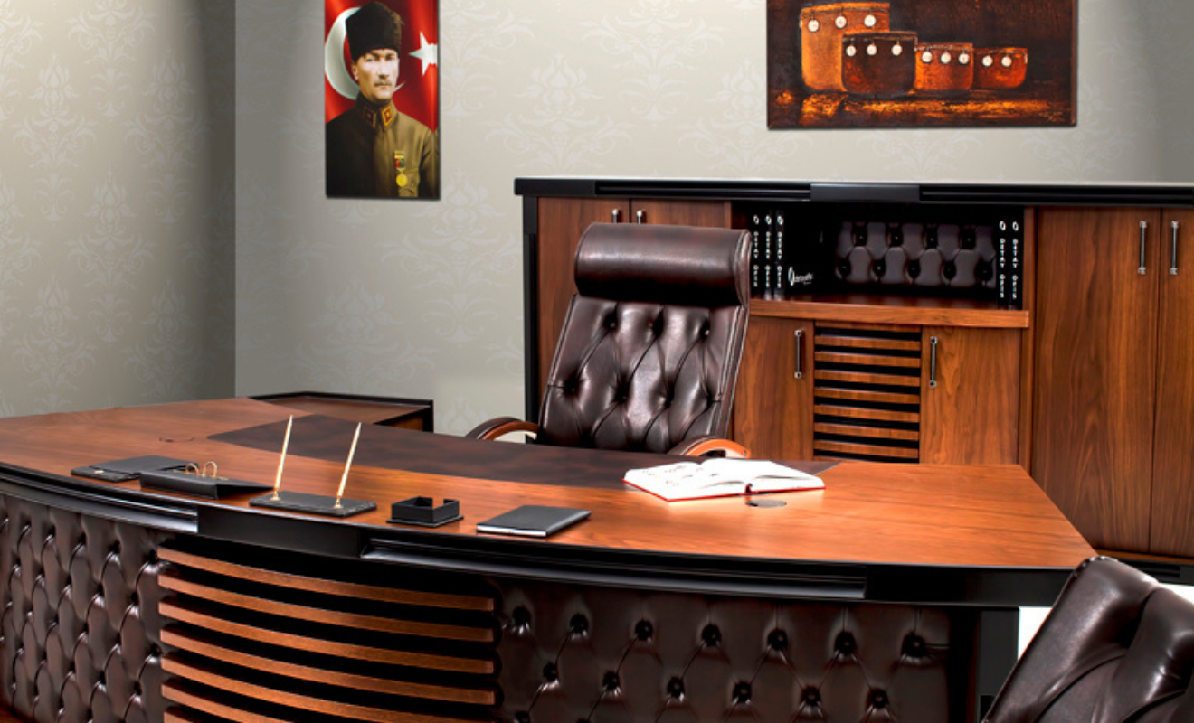 King VIP Executive Desk Set