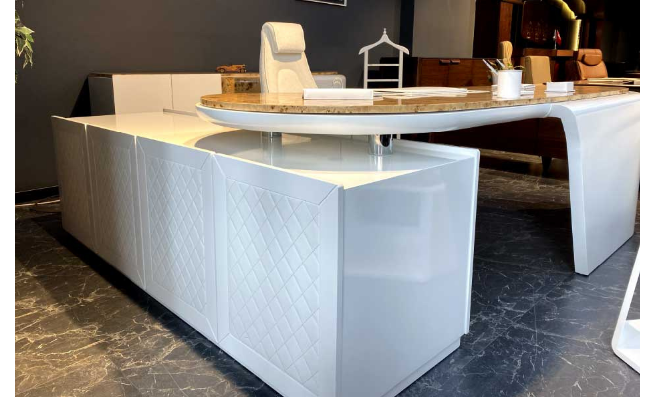 Bentley VIP Executive Desk Set