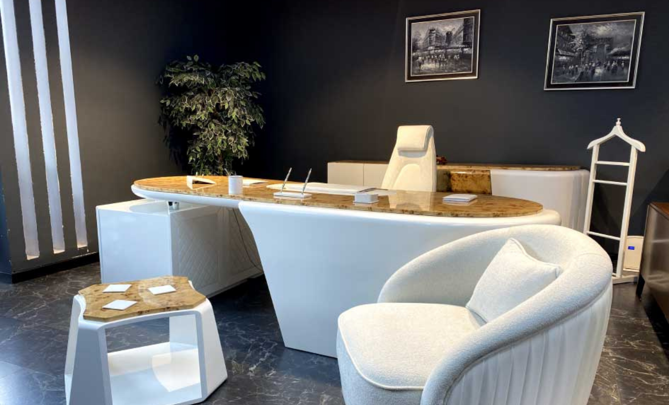 Bentley VIP Executive Desk Set