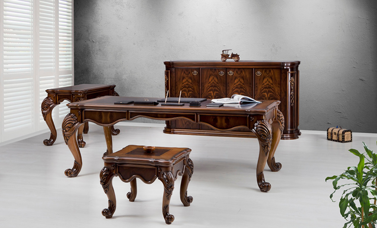 Former Classic Executive Desk Set